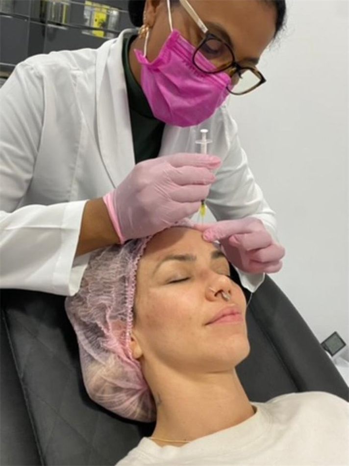 Aplicação de toxina botulínica